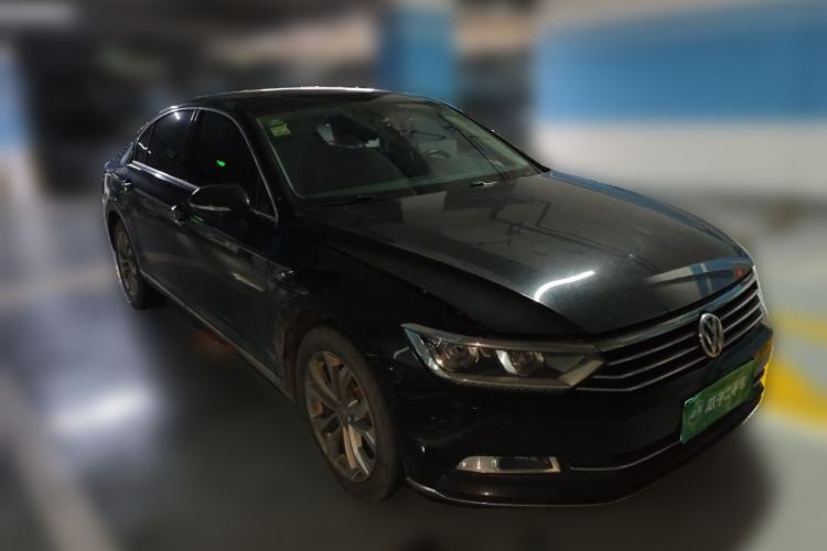Used Volkswagen Magotan 2018 330TSI DSG Luxury Model Front Right 45 Deg