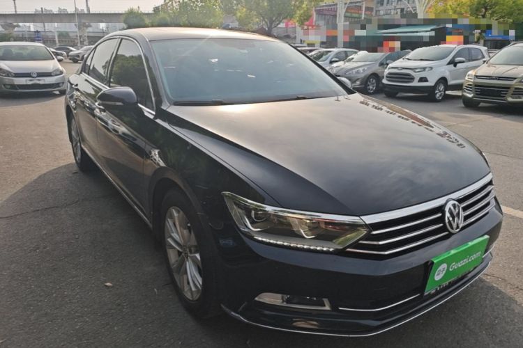 Used Volkswagen Magotan 2018 Facelift 330TSI DSG Luxury Model Front Right 45 Deg