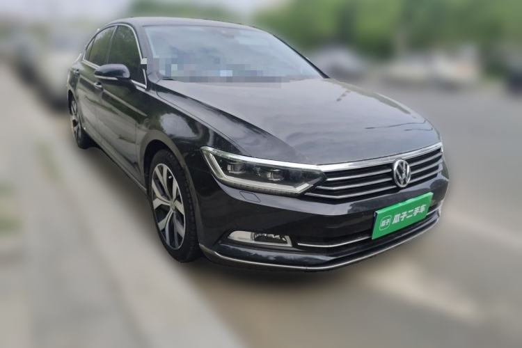 Used Volkswagen Magotan 2018 380TSI DSG Prestige Model Front Right 45 Deg