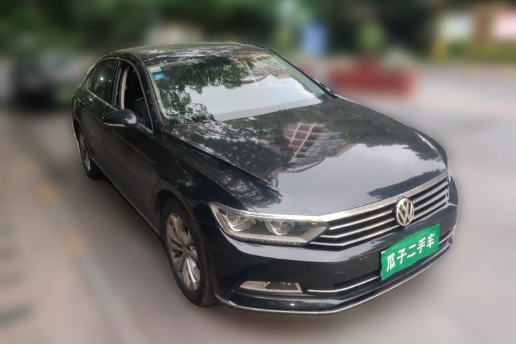 Used Volkswagen Magotan 2018 Facelift 330TSI DSG Luxury Model Front Right 45 Deg