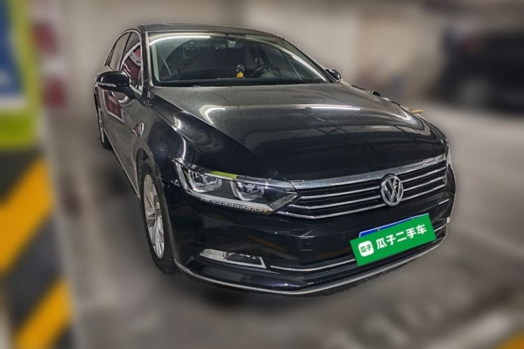 Used Volkswagen Magotan 2018 330TSI DSG Luxury Model Front Right 45 Deg