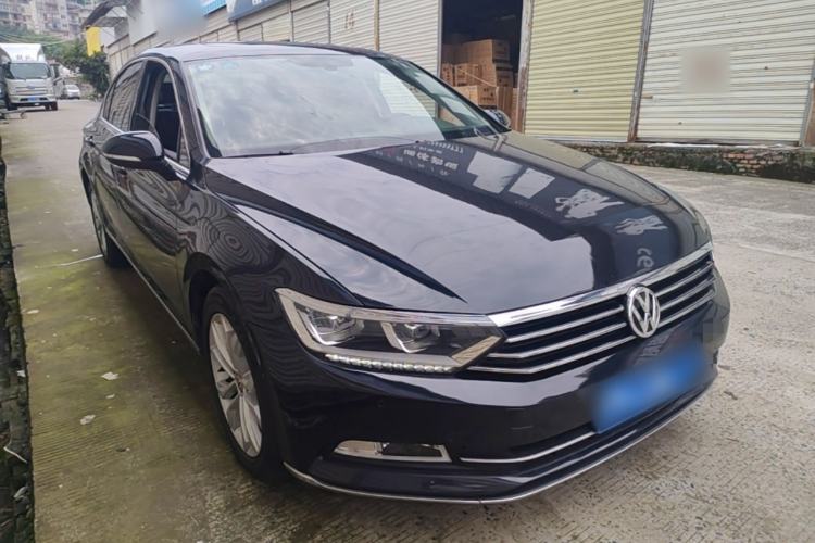 Used Volkswagen Magotan 2018 330TSI DSG Luxury Model Front Right 45 Deg