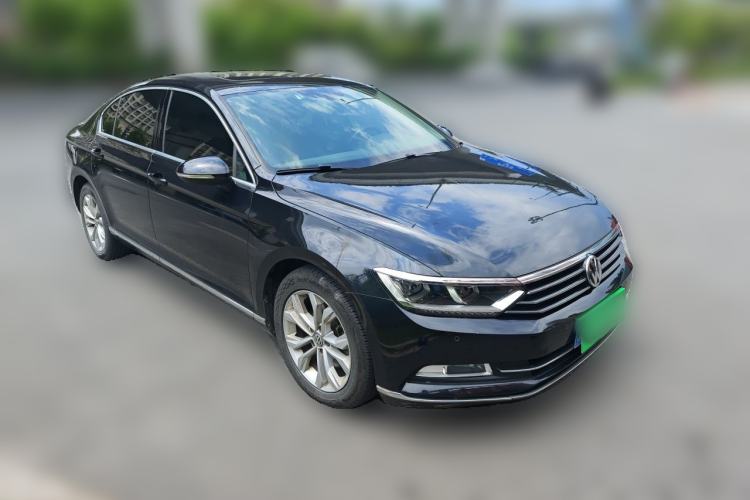 Used Volkswagen Magotan 2018 330TSI DSG Luxury Model Front Right 45 Deg