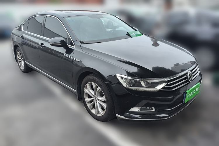 Used Volkswagen Magotan 2018 330TSI DSG Luxury Model Front Right 45 Deg