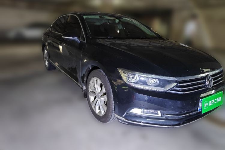 Used Volkswagen Magotan 2018 330TSI DSG Luxury Model Front Right 45 Deg