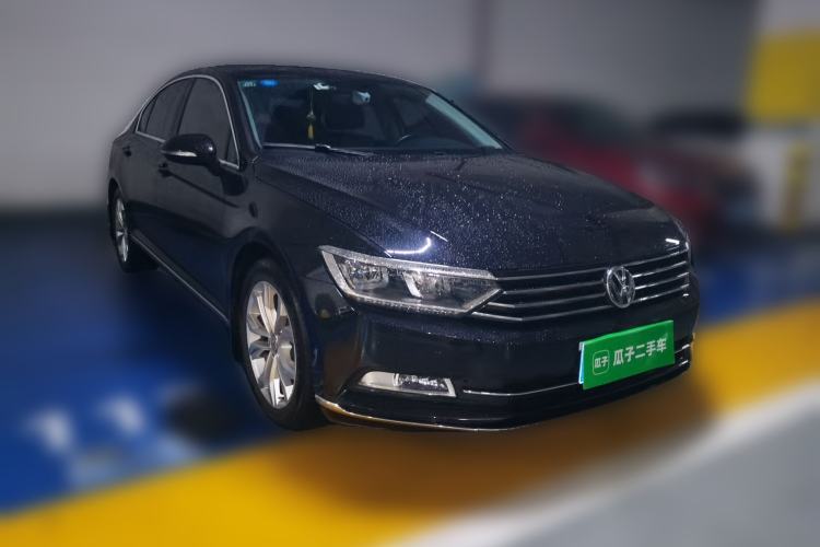 Used Volkswagen Magotan 2018 330TSI DSG Luxury Model Front Right 45 Deg