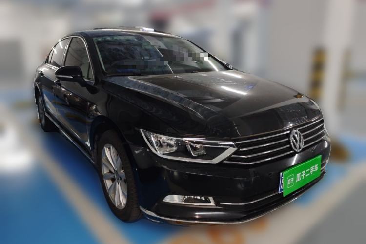 Used Volkswagen Magotan 2018 330TSI DSG Advanced Model Front Right 45 Deg