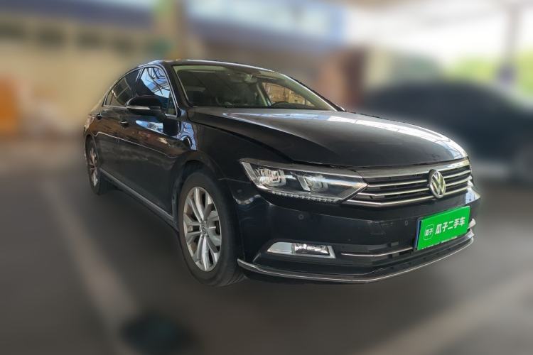 Used Volkswagen Magotan 2018 330TSI DSG Luxury Model Front Right 45 Deg