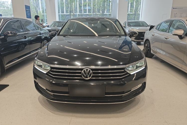 Used Volkswagen Magotan 2018 330TSI DSG Luxury Model Front