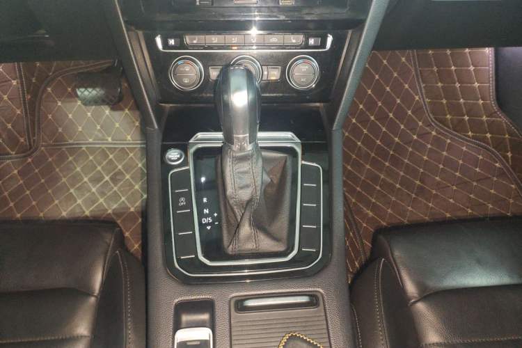 Used Volkswagen Magotan 2018 Facelift 330TSI DSG Luxury Model Gear Lever