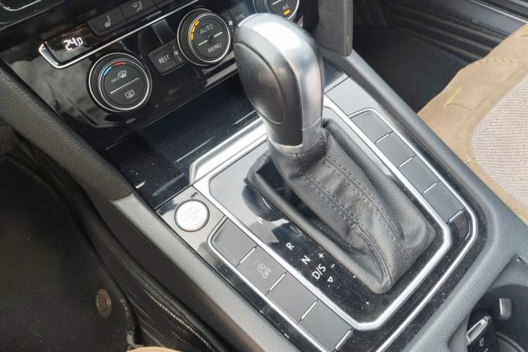 Used Volkswagen Magotan 2018 Facelift 330TSI DSG Luxury Model Gear Lever