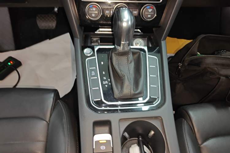 Used Volkswagen Magotan 2018 Facelift 330TSI DSG Luxury Model Gear Lever