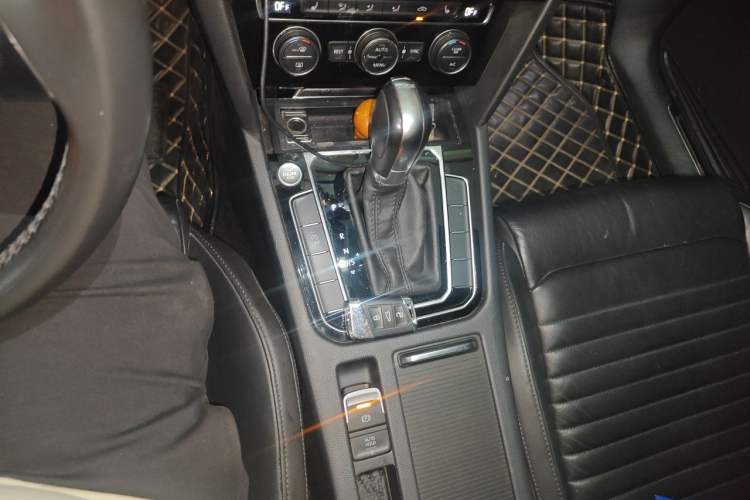 Used Volkswagen Magotan 2018 Facelift 330TSI DSG Luxury Model Gear Lever