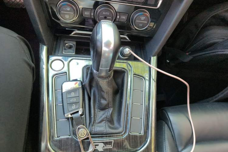 Used Volkswagen Magotan 2018 Facelift 330TSI DSG Luxury Model Gear Lever