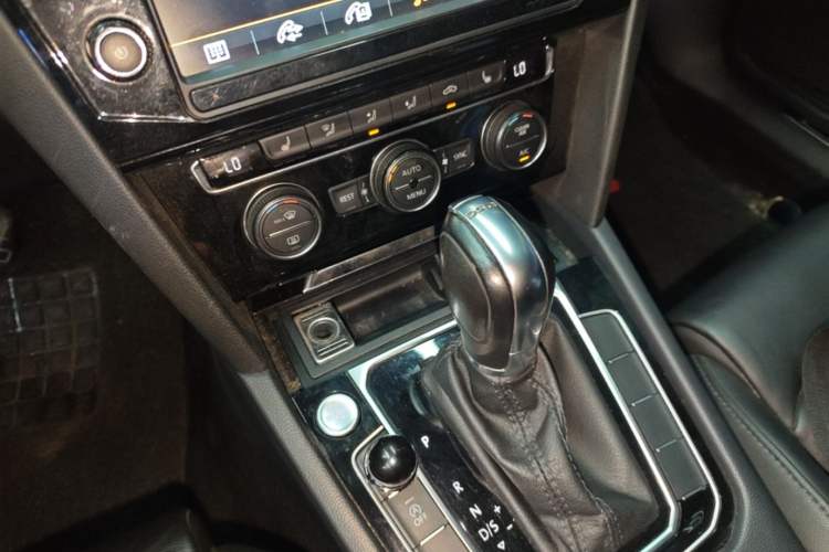 Used Volkswagen Magotan 2018 Facelift 330TSI DSG Luxury Model Gear Lever