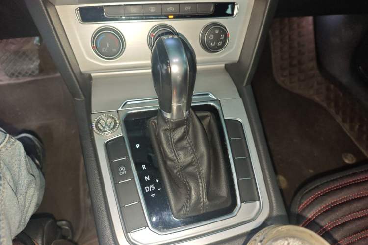 Used Volkswagen Magotan 2018 280TSI DSG Comfort Model Gear Lever