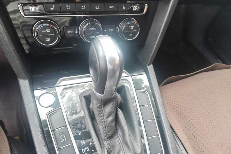 Used Volkswagen Magotan 2018 Facelift 330TSI DSG Luxury Model Gear Lever