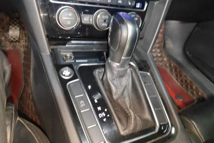 Used Volkswagen Magotan 2018 Facelift 330TSI DSG Luxury Model Gear Lever