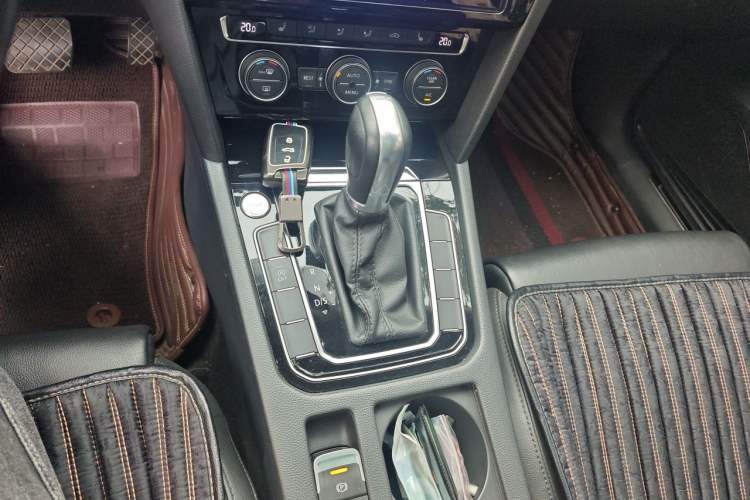 Used Volkswagen Magotan 2018 Facelift 330TSI DSG Luxury Model Gear Lever