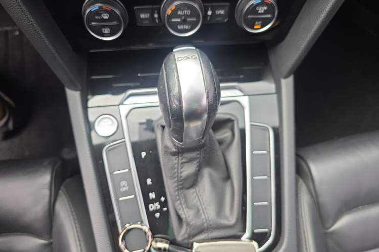 Used Volkswagen Magotan 2018 Facelift 330TSI DSG Luxury Model Gear Lever