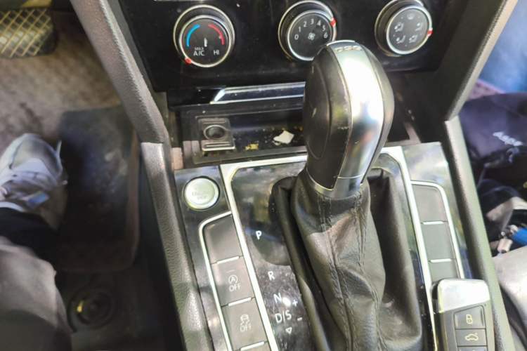 Used Volkswagen Magotan 2018 330TSI DSG Advanced Model Gear Lever