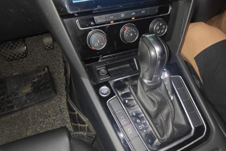 Used Volkswagen Magotan 2018 330TSI DSG Advanced Model Gear Lever