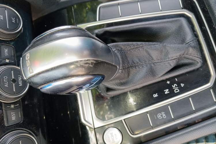 Used Volkswagen Magotan 2018 Facelift 330TSI DSG Luxury Model Gear Lever