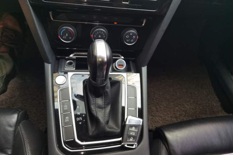 Used Volkswagen Magotan 2018 330TSI DSG Advanced Model Gear Lever