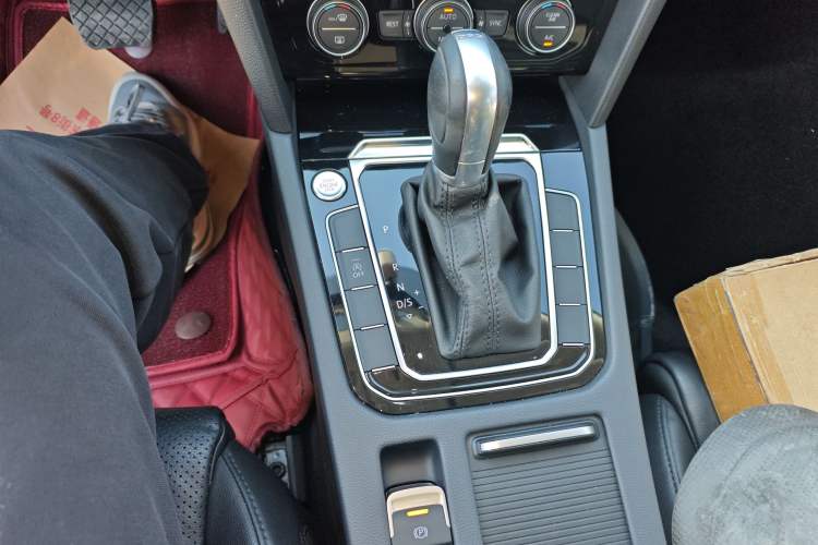 Used Volkswagen Magotan 2018 Facelift 330TSI DSG Luxury Model Gear Lever