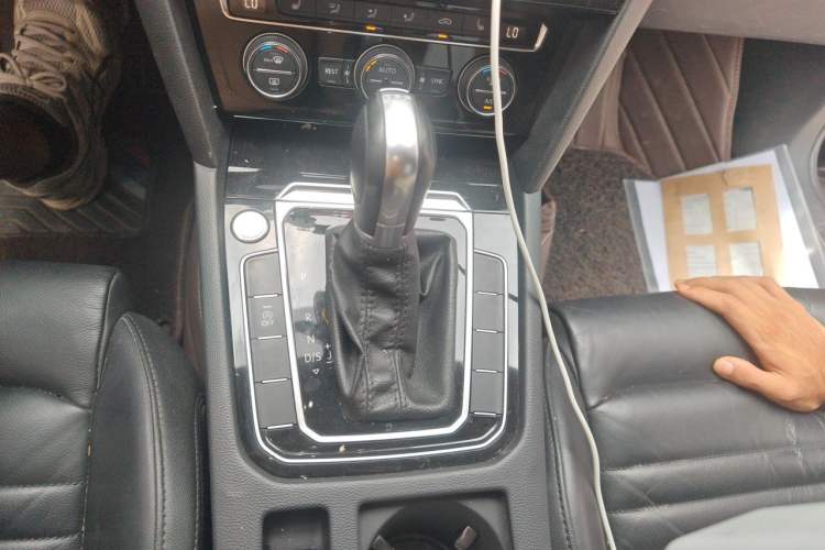 Used Volkswagen Magotan 2018 Facelift 330TSI DSG Luxury Model Gear Lever