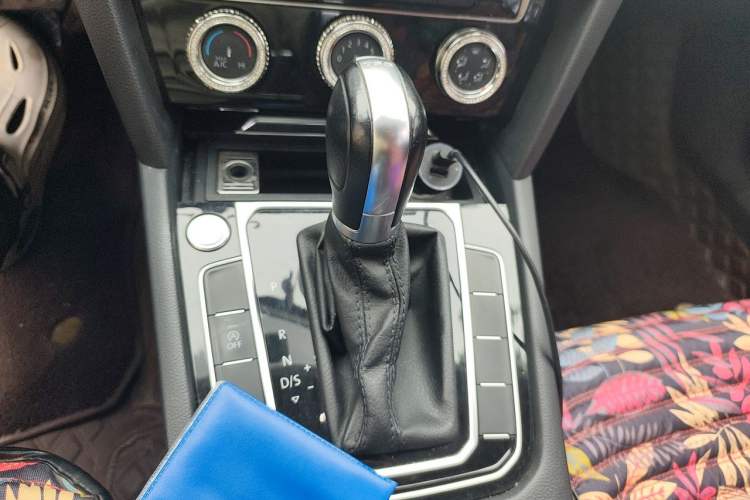 Used Volkswagen Magotan 2018 330TSI DSG Advanced Model Gear Lever