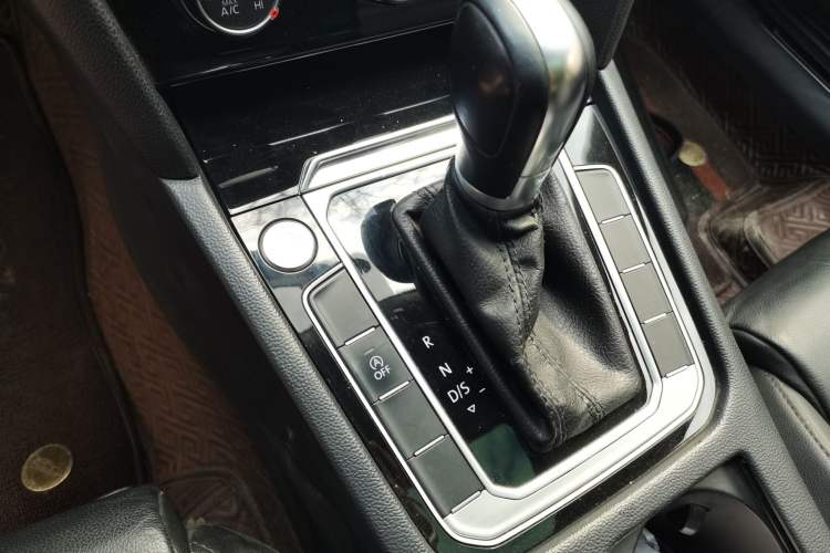 Used Volkswagen Magotan 2018 280TSI DSG Comfort Model Gear Lever