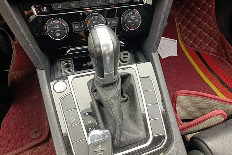 Used Volkswagen Magotan 2018 Facelift 380TSI DSG Luxury Version Gear Lever