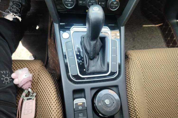 Used Volkswagen Magotan 2018 Facelift 330TSI DSG Luxury Model Gear Lever