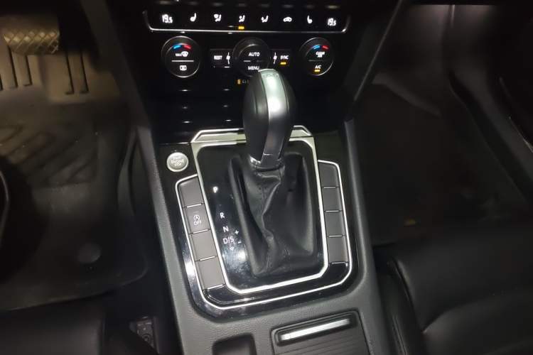 Used Volkswagen Magotan 2018 Facelift 330TSI DSG Luxury Model Gear Lever