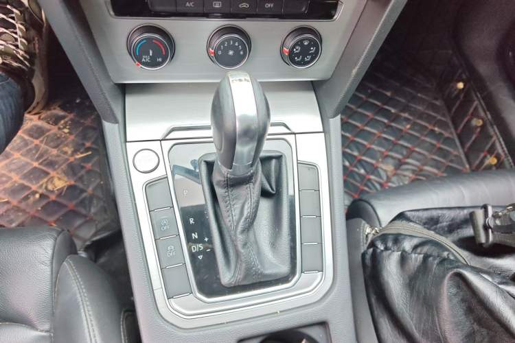 Used Volkswagen Magotan 2018 280TSI DSG Comfort Model Gear Lever