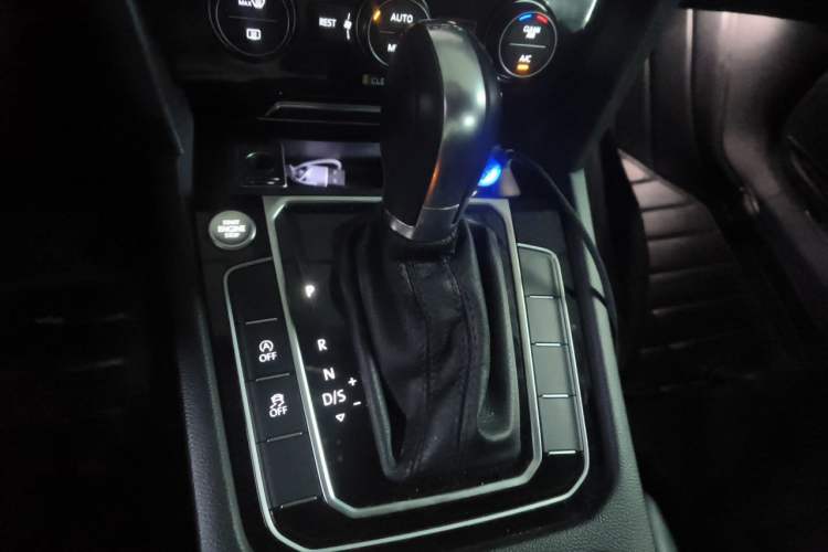 Used Volkswagen Magotan 2018 330TSI DSG Luxury Model Gear Lever