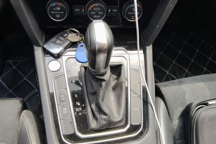 Used Volkswagen Magotan 2018 Facelift 330TSI DSG Luxury Model Gear Lever