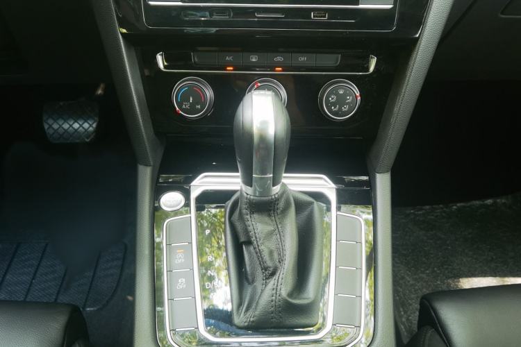 Used Volkswagen Magotan 2018 330TSI DSG Advanced Model Gear Lever