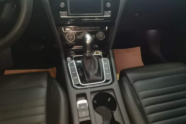 Used Volkswagen Magotan 2018 Facelift 330TSI DSG Luxury Model Gear Lever