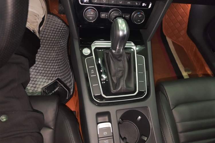 Used Volkswagen Magotan 2018 Facelift 330TSI DSG Luxury Model Gear Lever