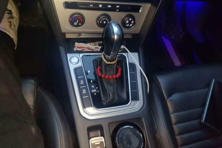 Used Volkswagen Magotan 2018 280TSI DSG Comfort Model Gear Lever