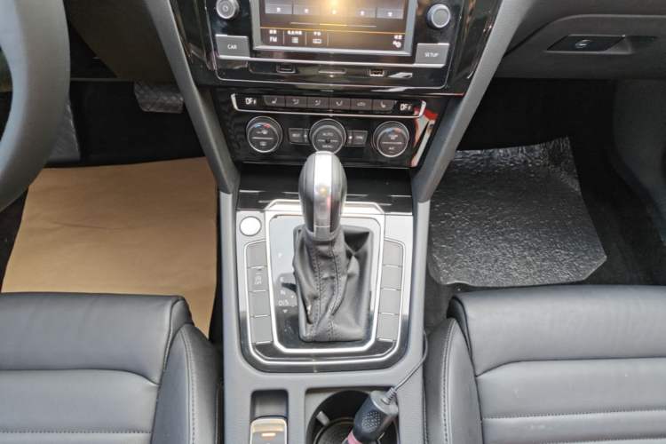 Used Volkswagen Magotan 2018 Facelift 330TSI DSG Luxury Model Gear Lever