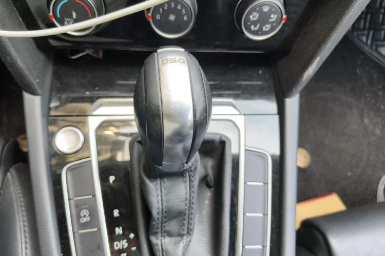 Used Volkswagen Magotan 2018 330TSI DSG Advanced Model Gear Lever