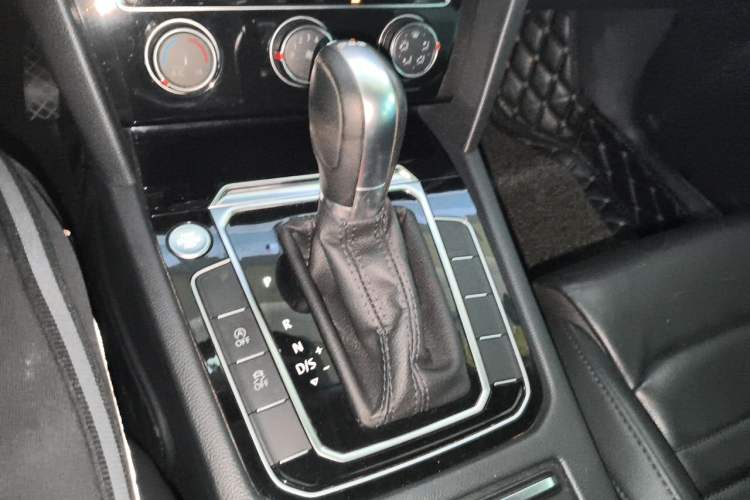 Used Volkswagen Magotan 2018 330TSI DSG Advanced Model Gear Lever