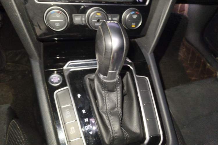 Used Volkswagen Magotan 2018 330TSI DSG Luxury Model Gear Lever