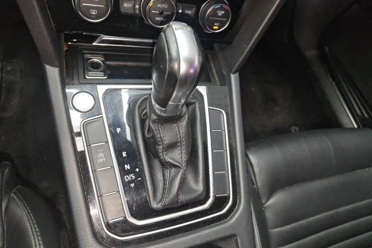 Used Volkswagen Magotan 2018 Facelift 330TSI DSG Luxury Model Gear Lever