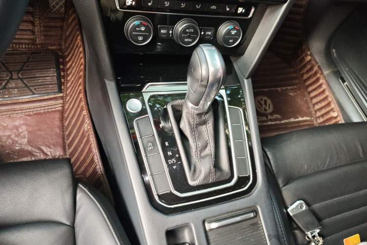 Used Volkswagen Magotan 2018 Facelift 330TSI DSG Luxury Model Gear Lever