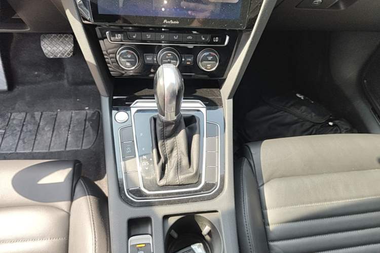 Used Volkswagen Magotan 2018 Facelift 330TSI DSG Luxury Model Gear Lever