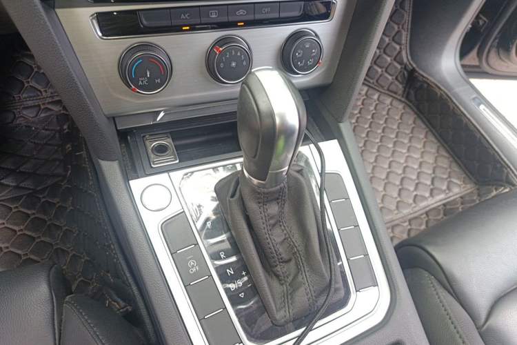 Used Volkswagen Magotan 2018 280TSI DSG Enjoyment Model Gear Lever